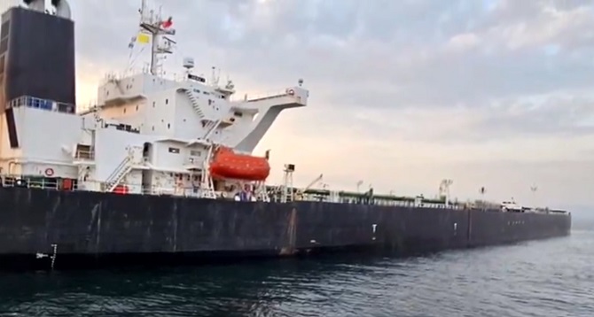 canakkale-bogazinda-arizalanan-tanker-demirletildi-1.jpg