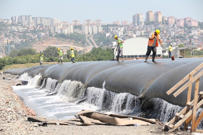 izmit-korfezinde-dip-camur-deniz-temizligi.jpg